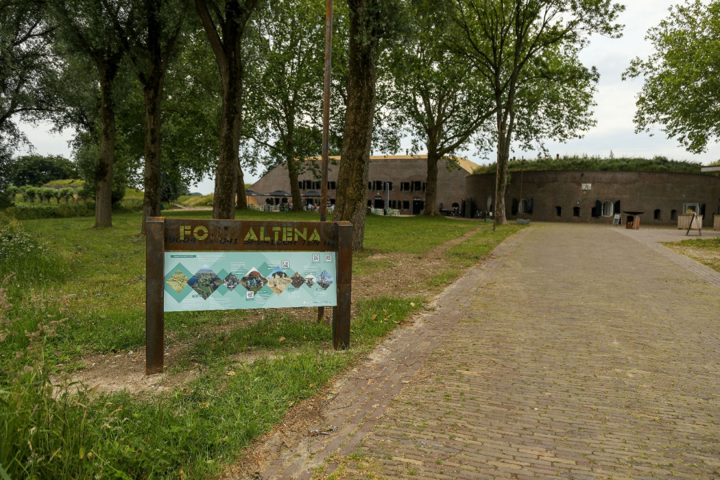 Informatiebord op Fort Altena - Roel Diepstraten