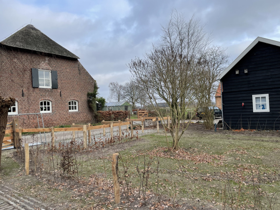 Zicht op de Antoniushoeve vanaf de weg