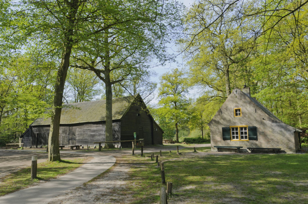 Zwarte schuur en bakhuisje Landgoed Pannenhoef - Dick Klees