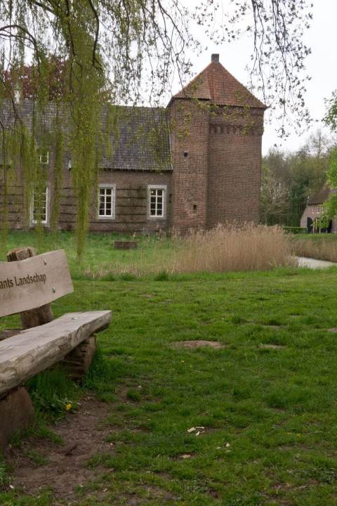 Bankje bij Kasteel Tongelaar - Rob Dijkstra