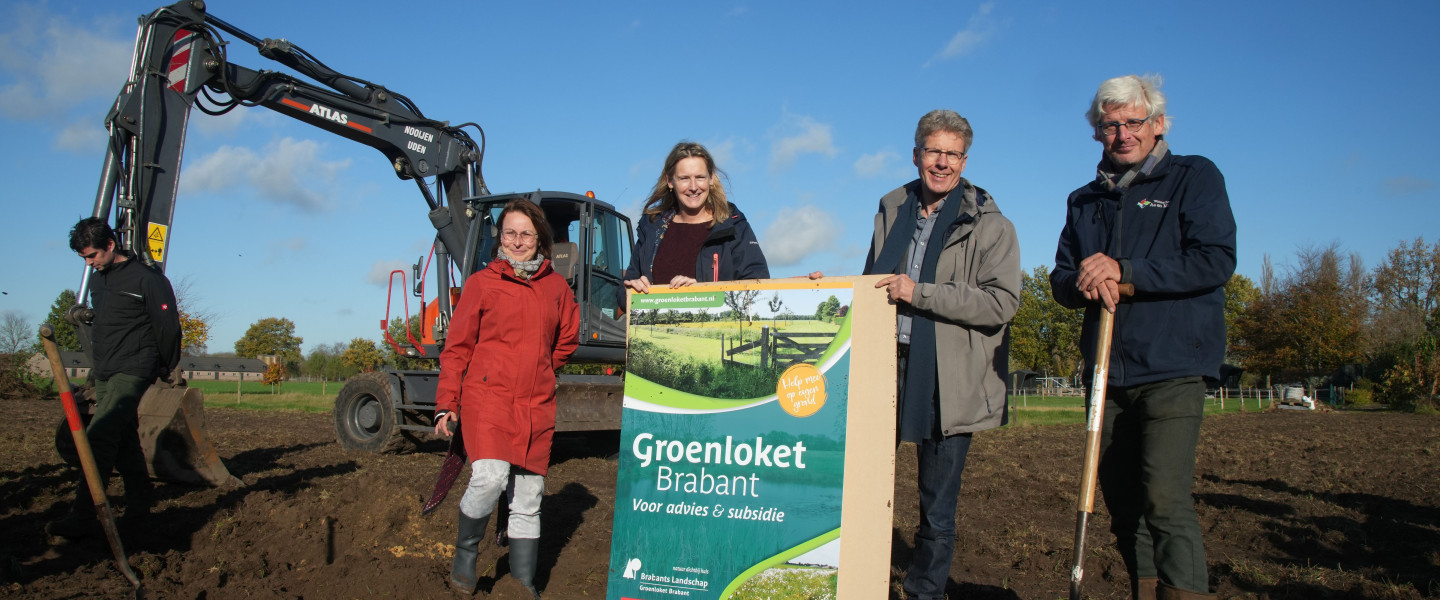 RDI Bestuurders met bord bij graafmachine 3a