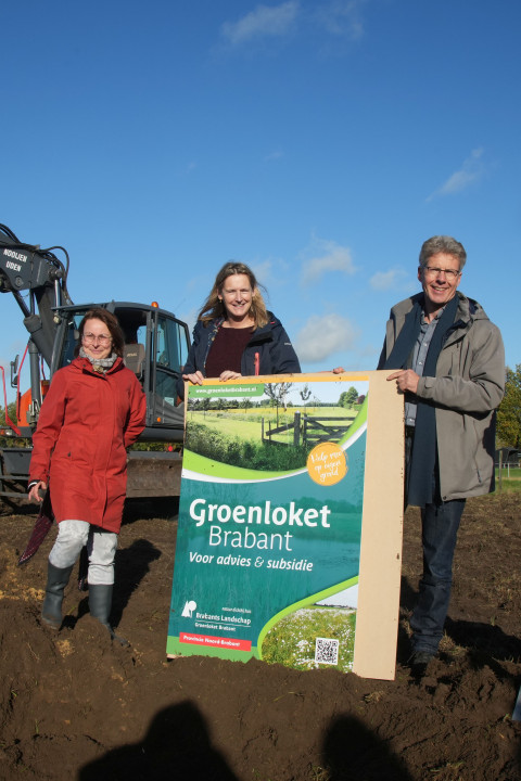 RDI Bestuurders met bord bij graafmachine 3a