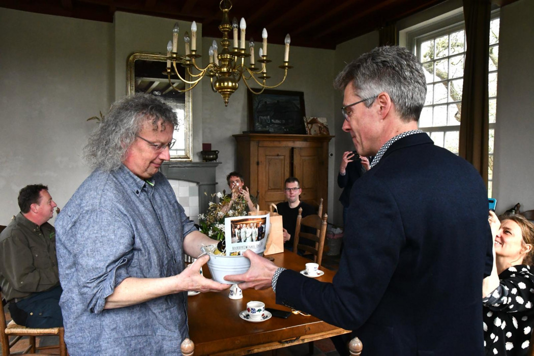 Joris Hogenboom bedankt Ger van den Oetelaar