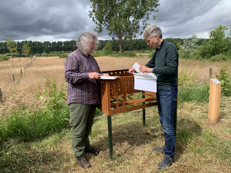 Ondertekening overdracht perceel Scheeken 14 6 2024