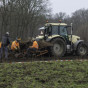 Machinaal aanplanten bomen op Zoomland