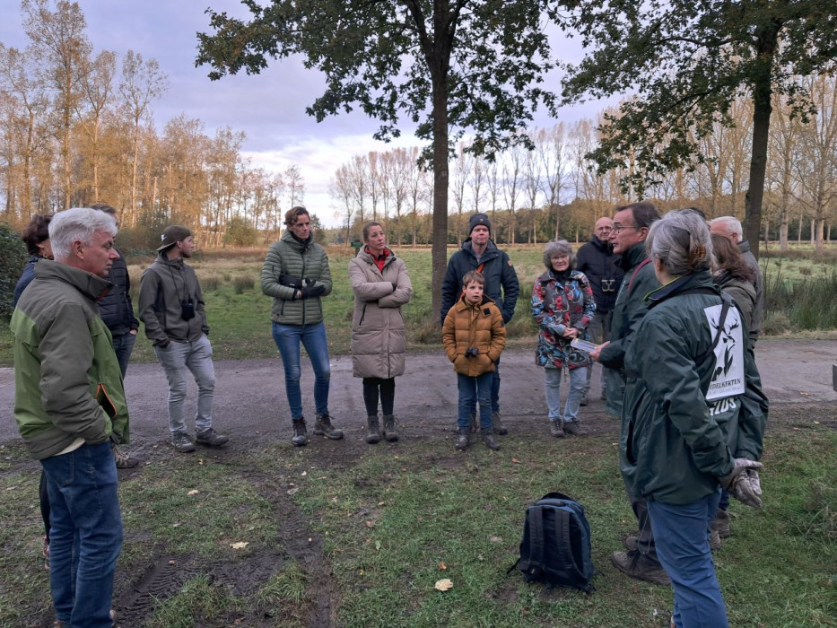 Bronstexcursie 2024 uitleg van gidsen