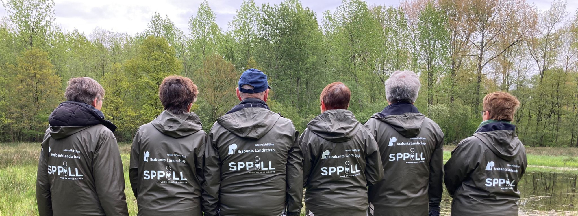 Nieuwe jassen voor gidsen veldlessen Scheeken