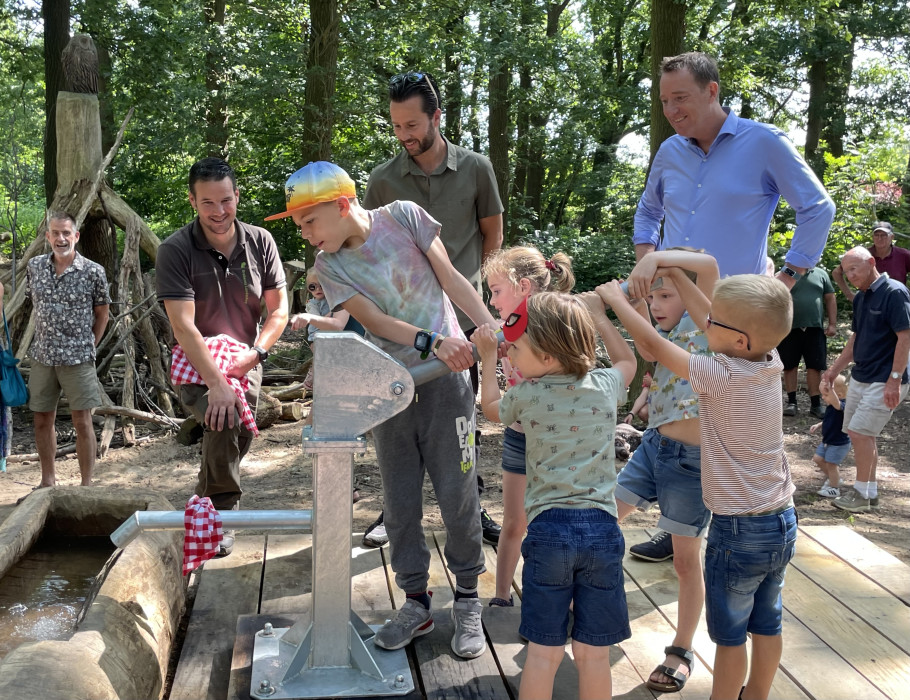 Nieuwe waterpomp Klauterwoud dankzij bijdrage Aviolanda