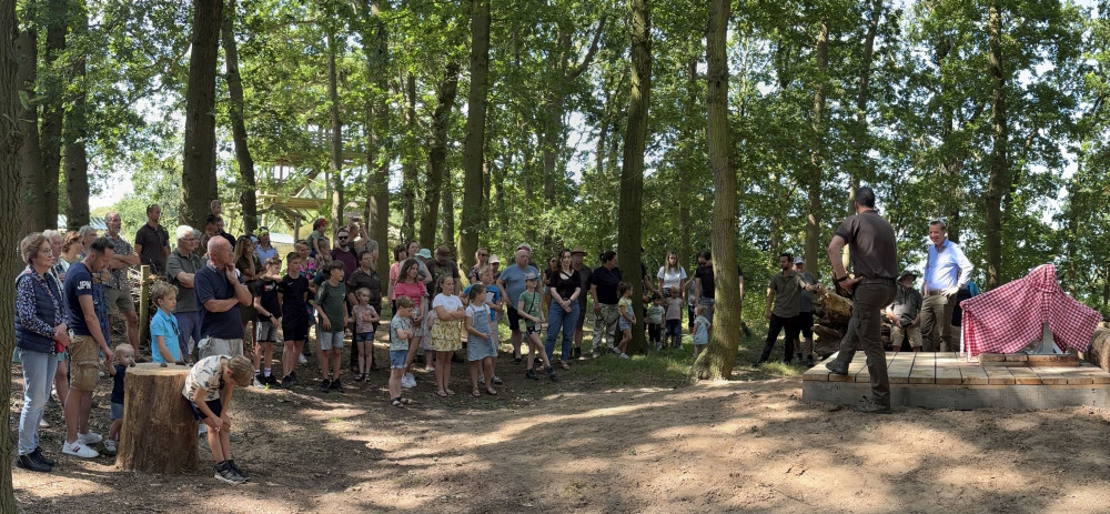 Onthulling nieuwe waterpomp Klauterwoud uitsnede