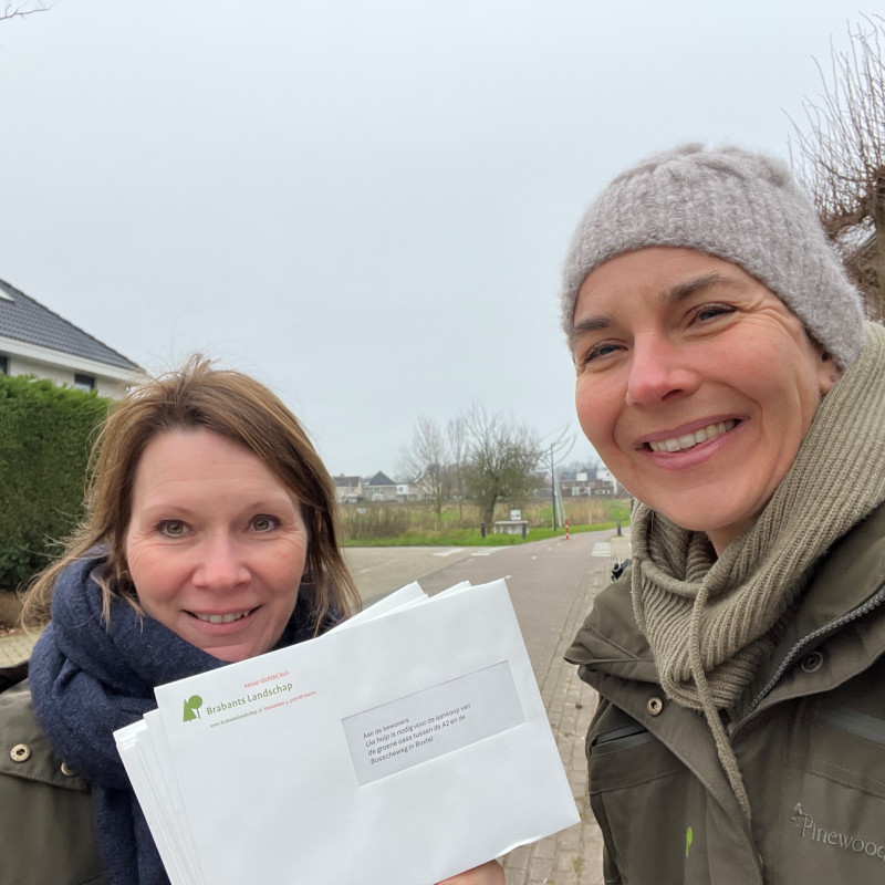 Maaike en Erna brengen persoonlijk de post rond