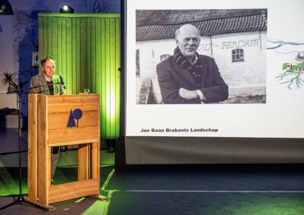 Adriaan Geuze geeft presentatie over projecten waar Jan Baan een actieve rol in heeft (gespeeld)